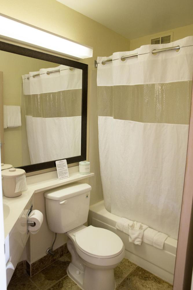 King Room - Non-Smoking interior